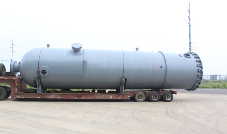 某石化热高压分离器